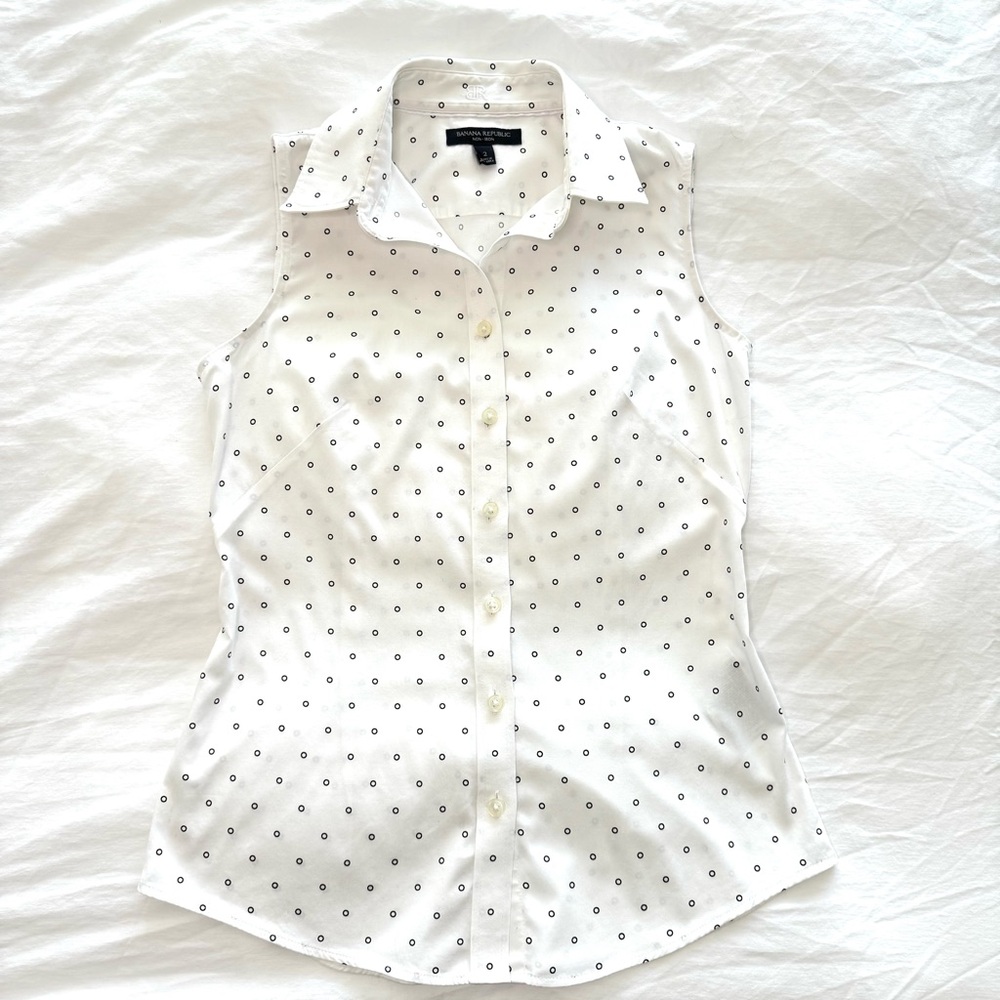 Banana Republic White Sleeveless Button-Down Shirt with Black Dot Print